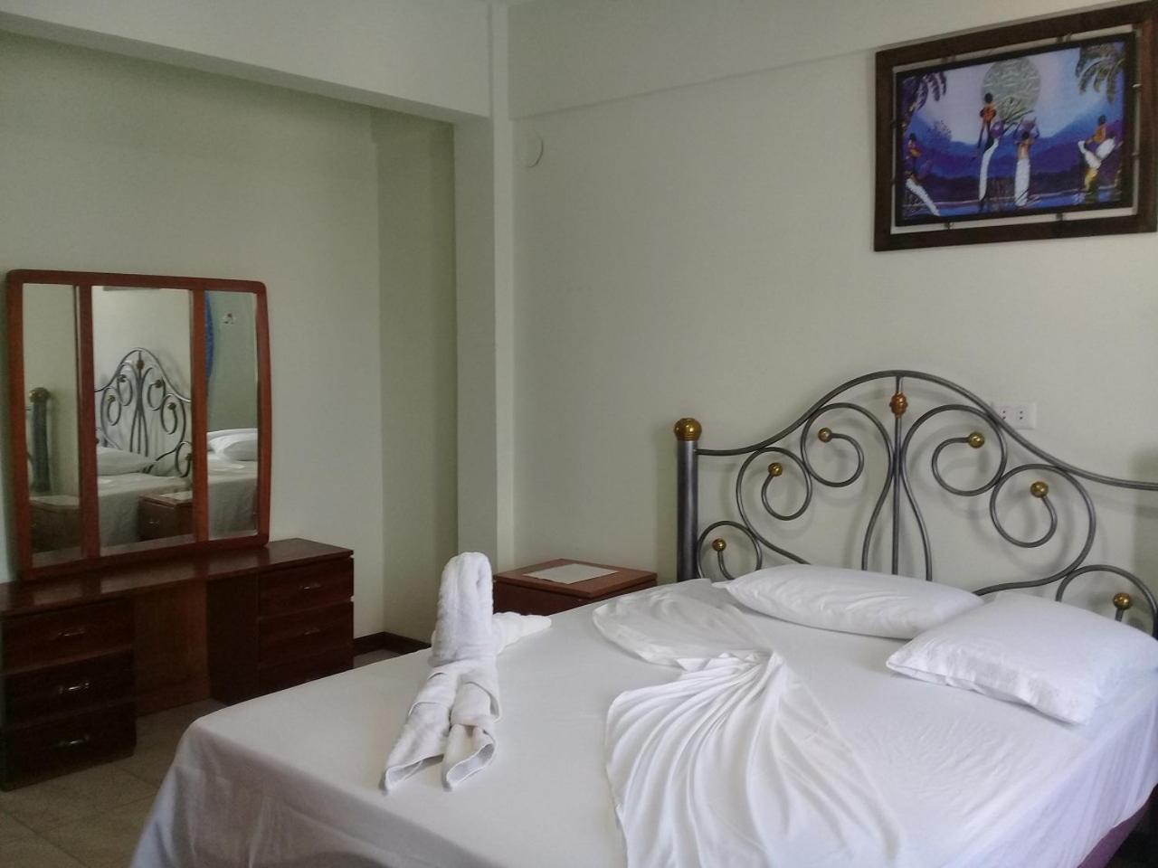 Hostal Ibiza Санта-Крус-де-ла-Сьерра Экстерьер фото